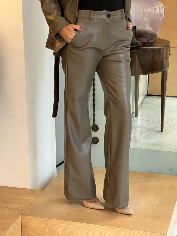 Pantalone ecopelle verde militare - immagine 2