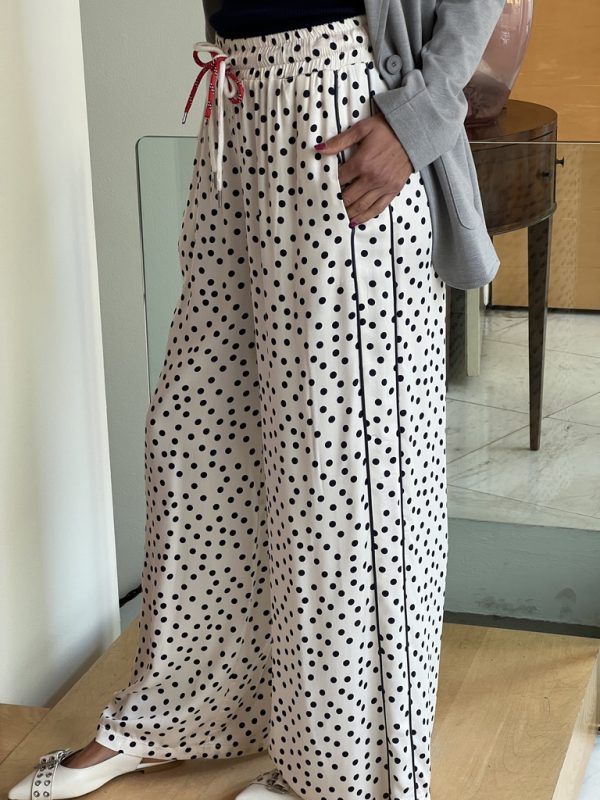 Pantalone palazzo bianco pois blu - immagine 2