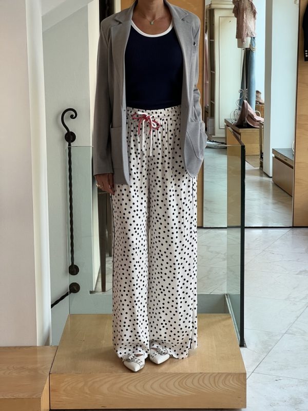 Pantalone palazzo bianco pois blu - immagine 5
