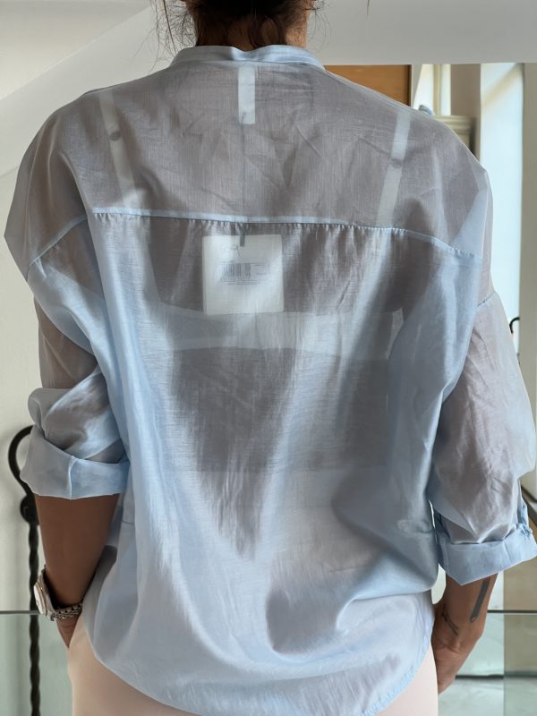 Camicia fiori applicati azzurra - immagine 4