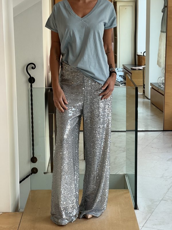 Pantalone pailettes azzurro polvere - immagine 2