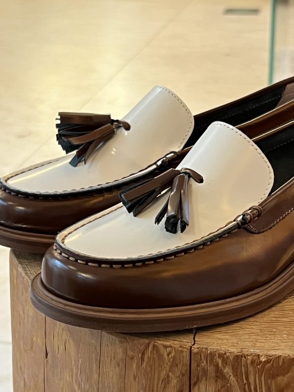 Mocassino bicolor latte cuoio - immagine 2