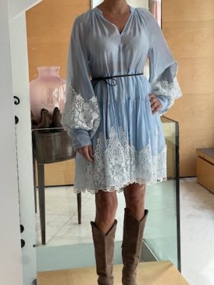 Abito azzurro inserti pizzo