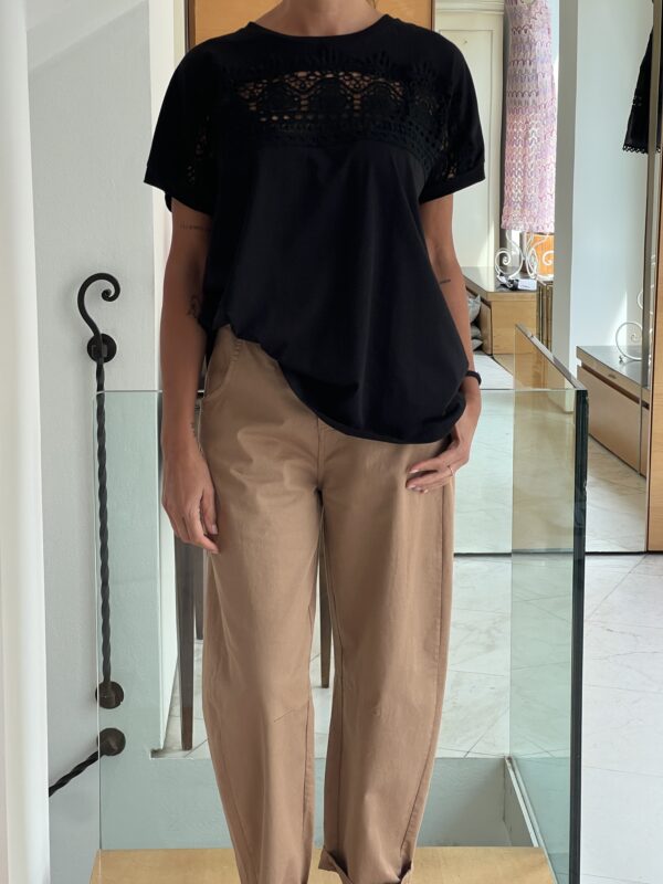 T-shirt nera inserti sangallo - immagine 4