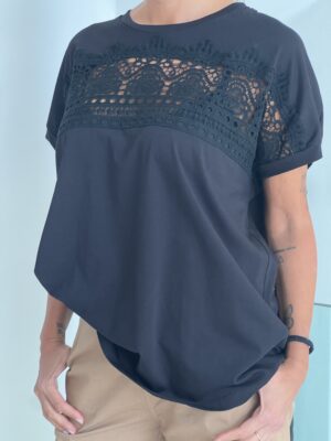 T-shirt nera inserti sangallo