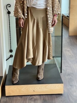 Gonna raso assimmetrica cognac