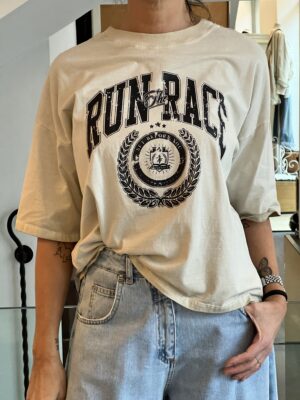 T-shirt college latte