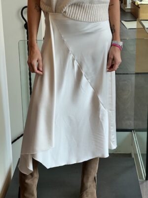 Gonna raso assimmetrica latte