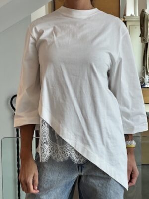 T-shirt inserto pizzo assimmetrica