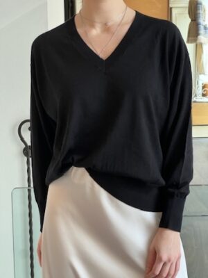 Scollo v over nero