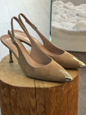 Sling back punta metallo miele