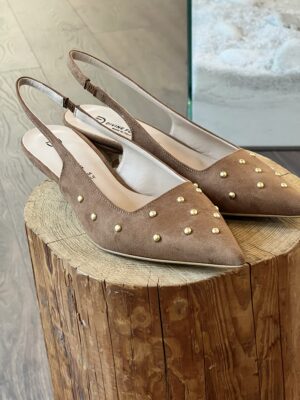 Sling back camoscio cuoio borchia