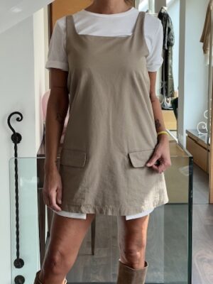 Abito miu con tshirt fango